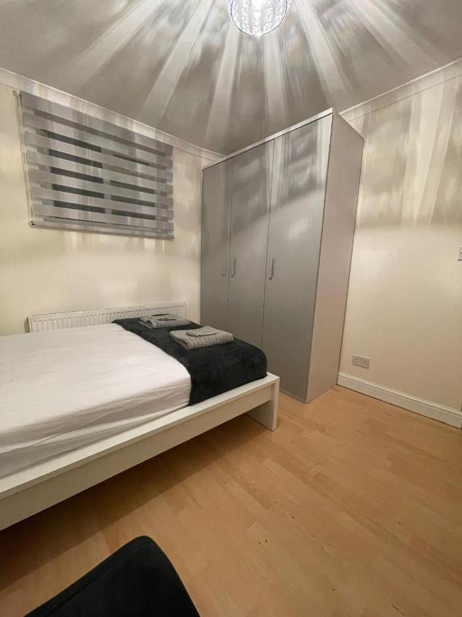 Entire 3 Bedroom Home - Minutes To Emirates Stadium! Londra Esterno foto