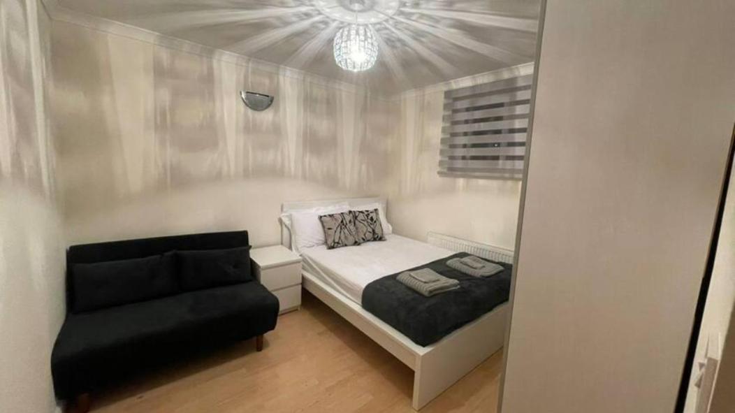 Entire 3 Bedroom Home - Minutes To Emirates Stadium! Londra Esterno foto